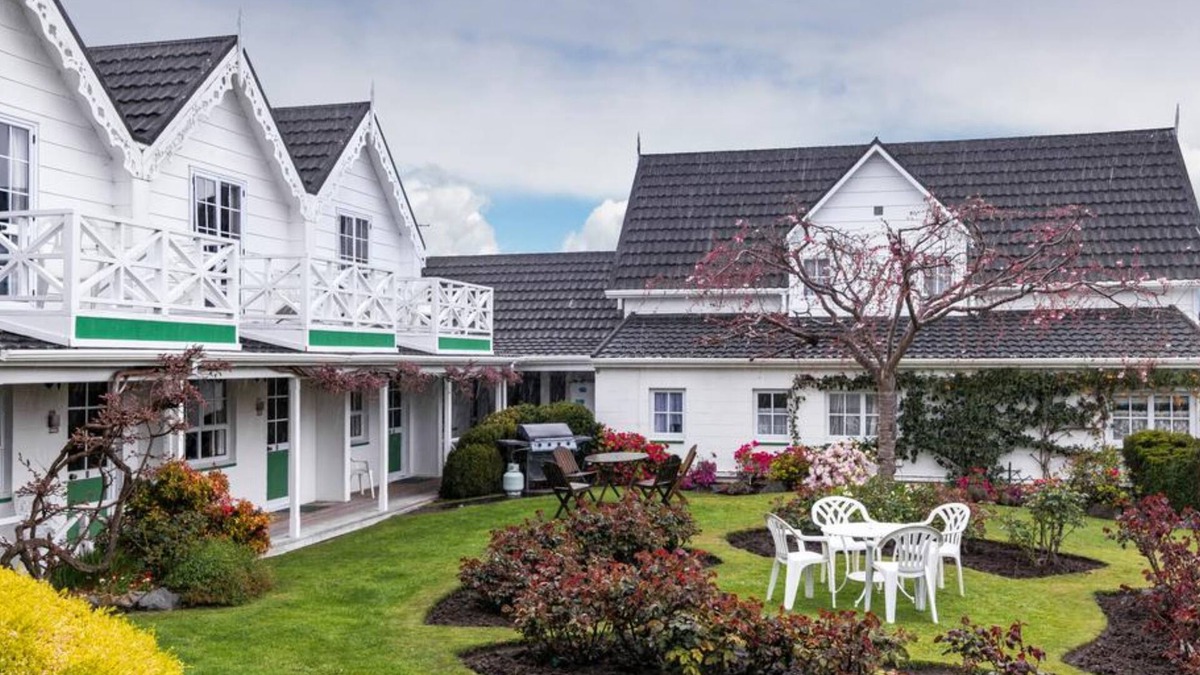Waipahihi Hotel | Phoenix Resort