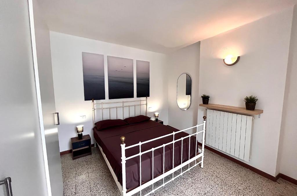 Centro Storico Sud Apartment | [Piazza Vittoria] Historic Netflix penthouse