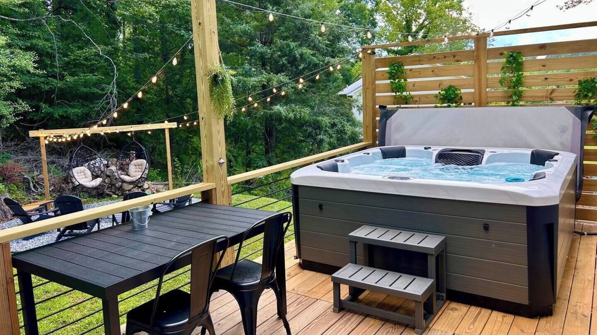 Dahlonega House | Pickle/Basketball, Gym, Rockwall, Arcade, Hot Tub!