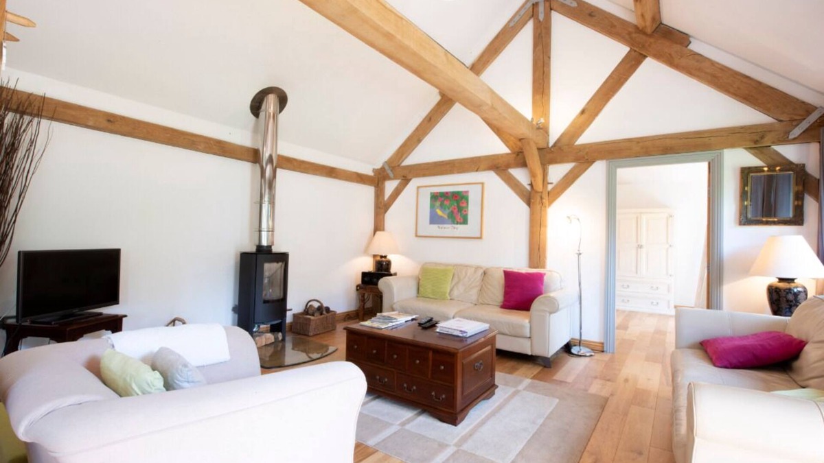 Tenterden House | Pickle Cottage Tenterden - modern, airy converted barn, formerly a pig shed!