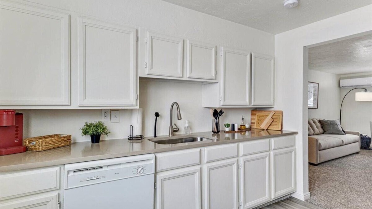 Bountiful Apartment | PickleBall Courts Close By, Quiet Neighborhood