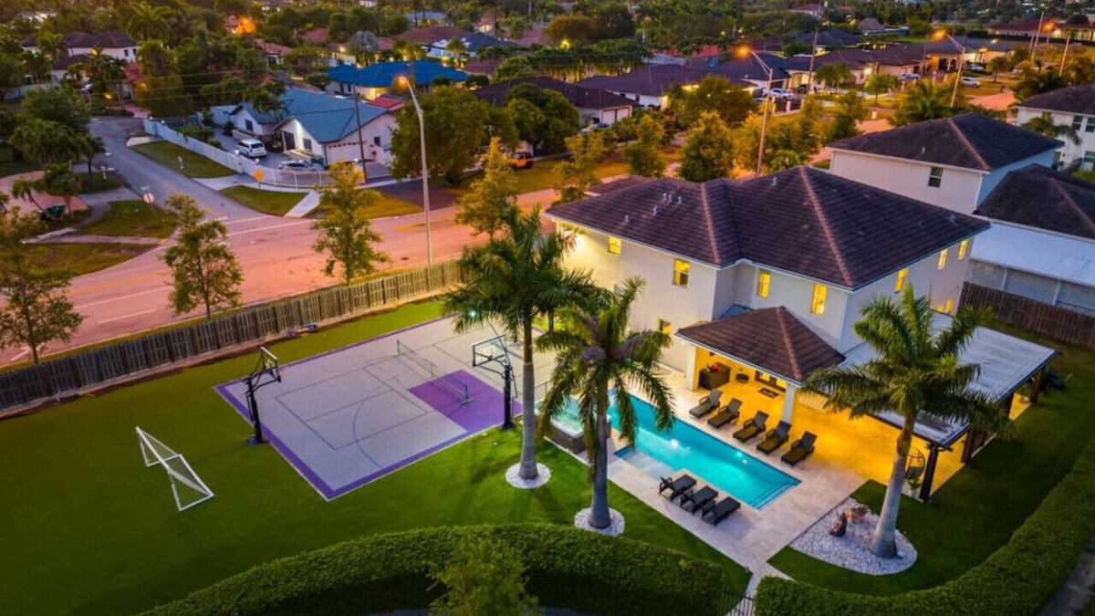 Ludlam House | Pickleball/Gameroom/Soccer Field/Pool