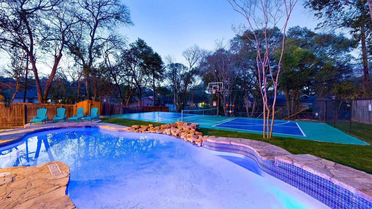 Oakwell Farms House | Pickleball & Heated Pool & Game Room & Mini Golf