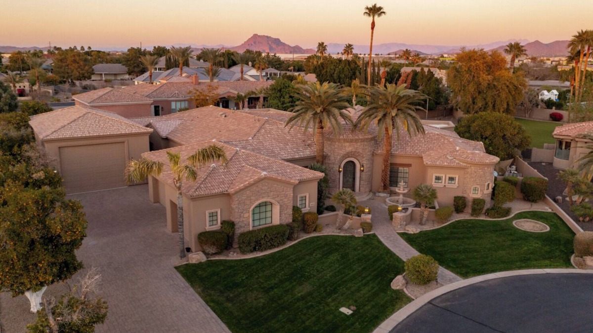 Mesa House | Pickleball, HotTub, Heated Pool, BBQ, Arcade Games