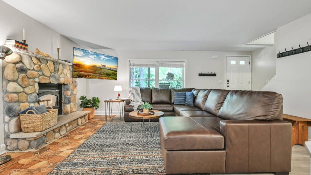 Briar Crest Woods House | *Pickleball~No-step accesss~Hot tub~Firepit~BBQ