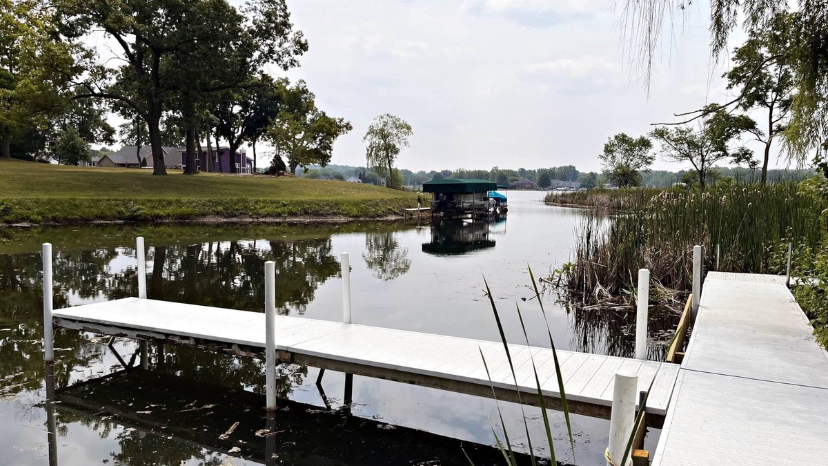 Fremont House | PIckleball Paradise! Snow Lake Access and private dock