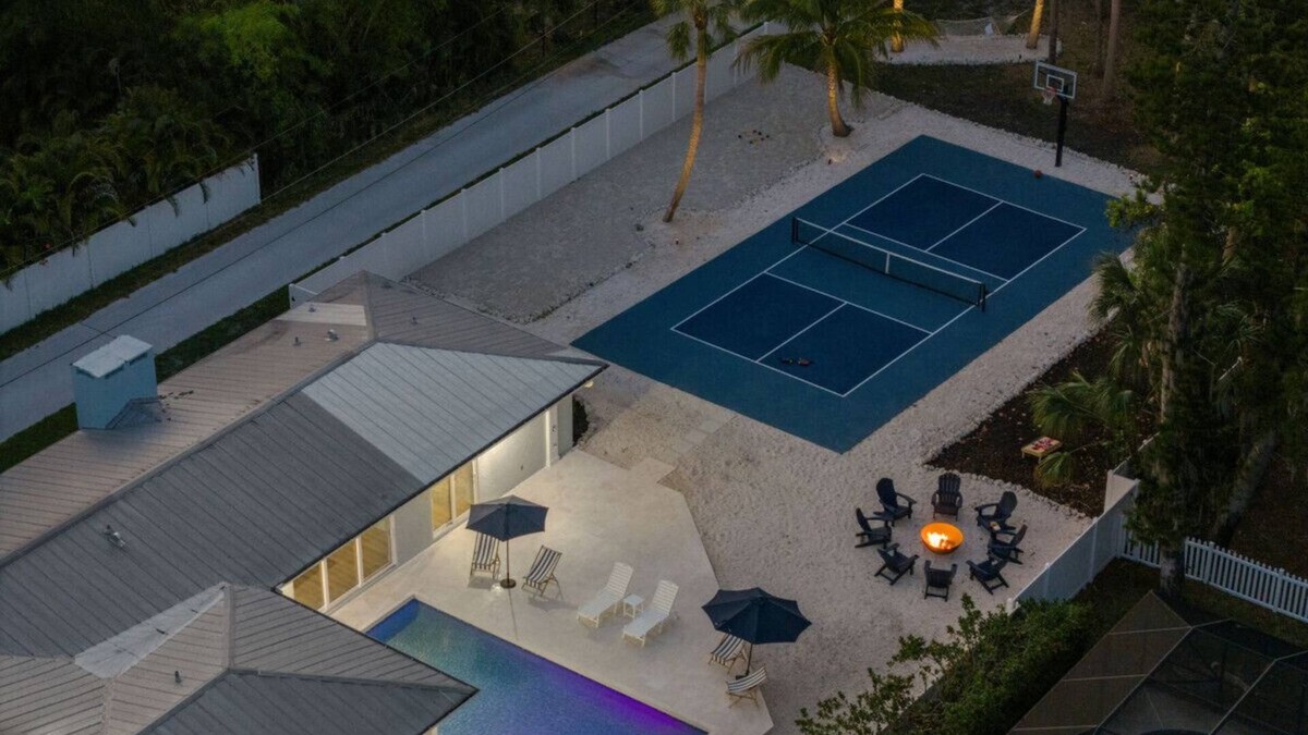 Palma Sola Apartment | Pickleball Paradise - Private Family Resort