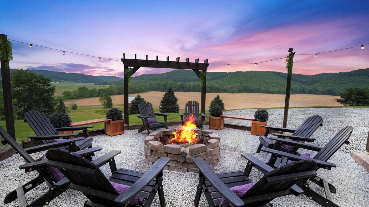 Laurelville House | Pickleball-PingPong-HotTub-Gym-GameRoom-PoolTbl