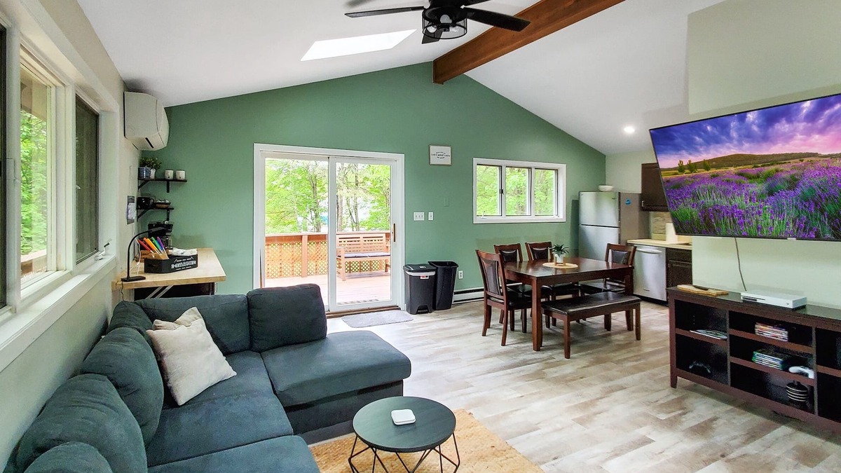 Briar Crest Woods Cabin | Pickleball |Pool Table |Hot Tub |FirePit |King Bed