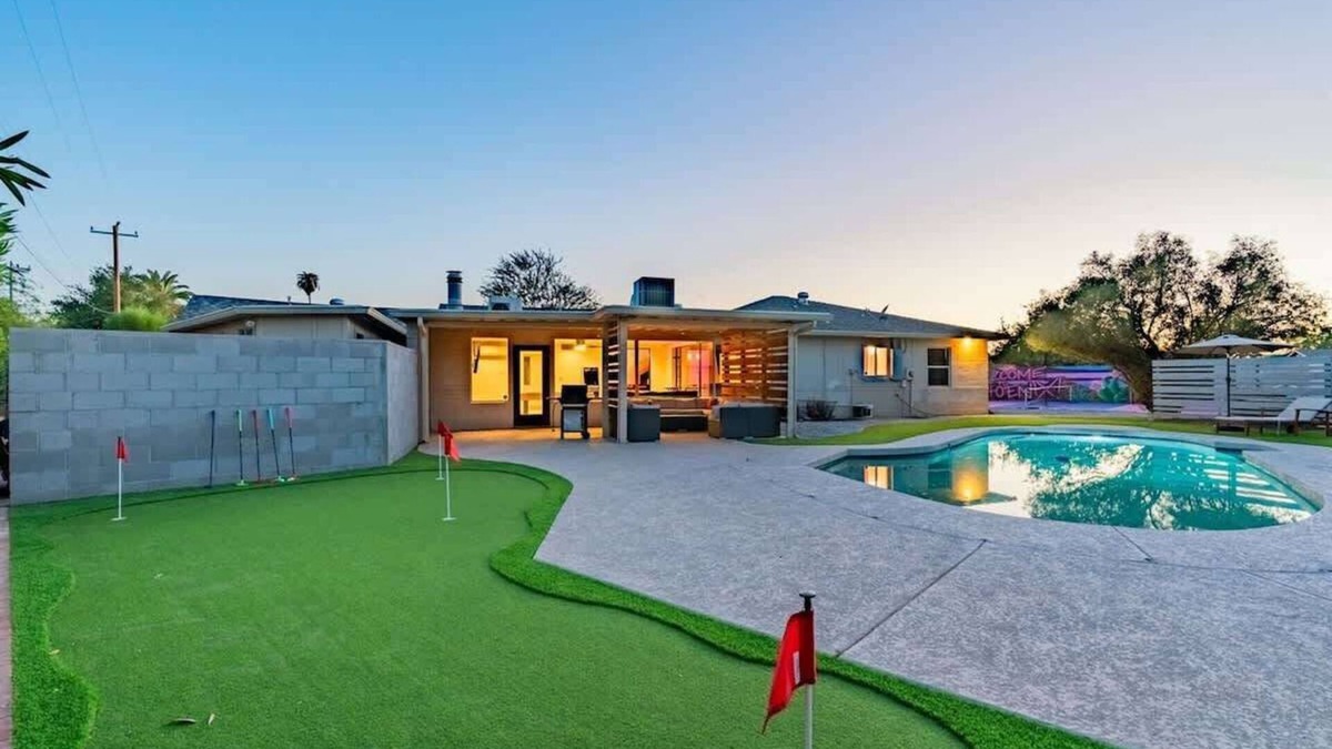 Bel Air House | Pickleball | Sparkling Pool | Mini Putt | Sleeps14
