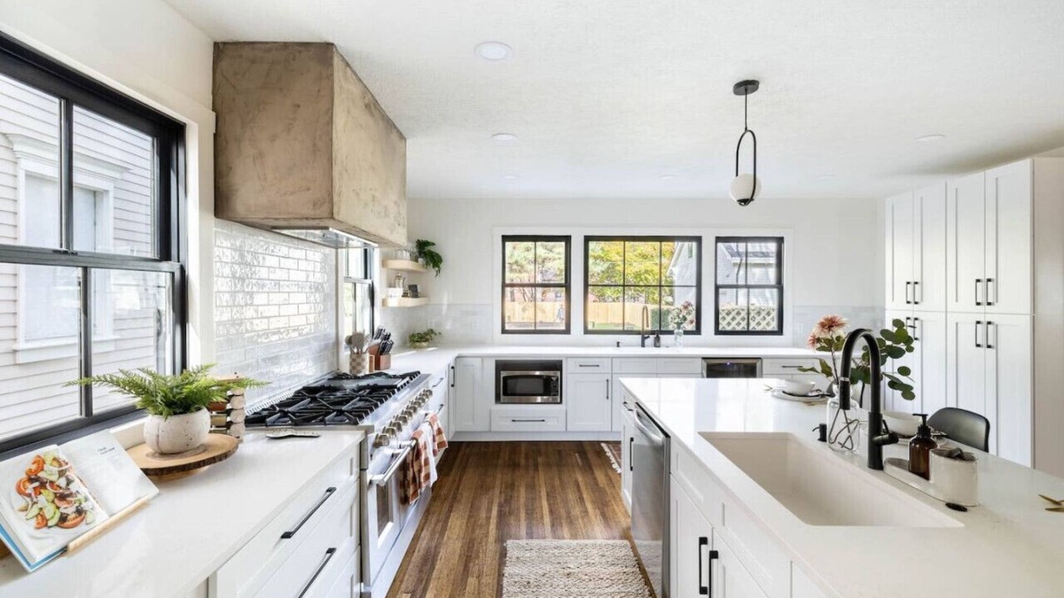 Old Northside House | PickleBallCt/HotTub/Walk to Bottleworks Retreat
