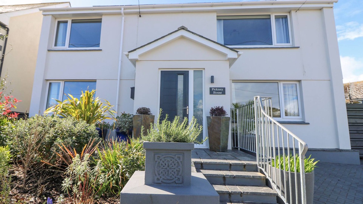 Looe House | PICKNEY HOUSE, pet friendly, with open fire in Polperro