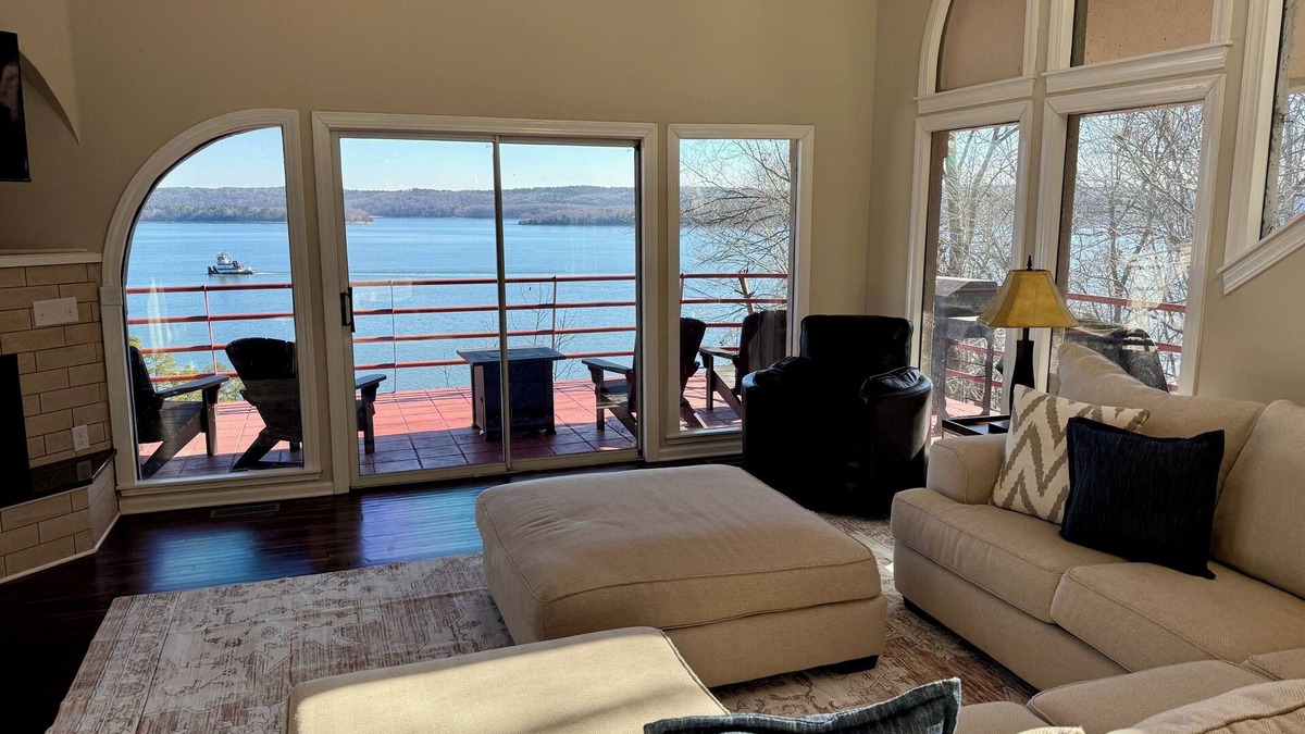 Counce House | Pickwick Lake Front Estate w/Spectacular Views, Boat Slip & Swimming Pool