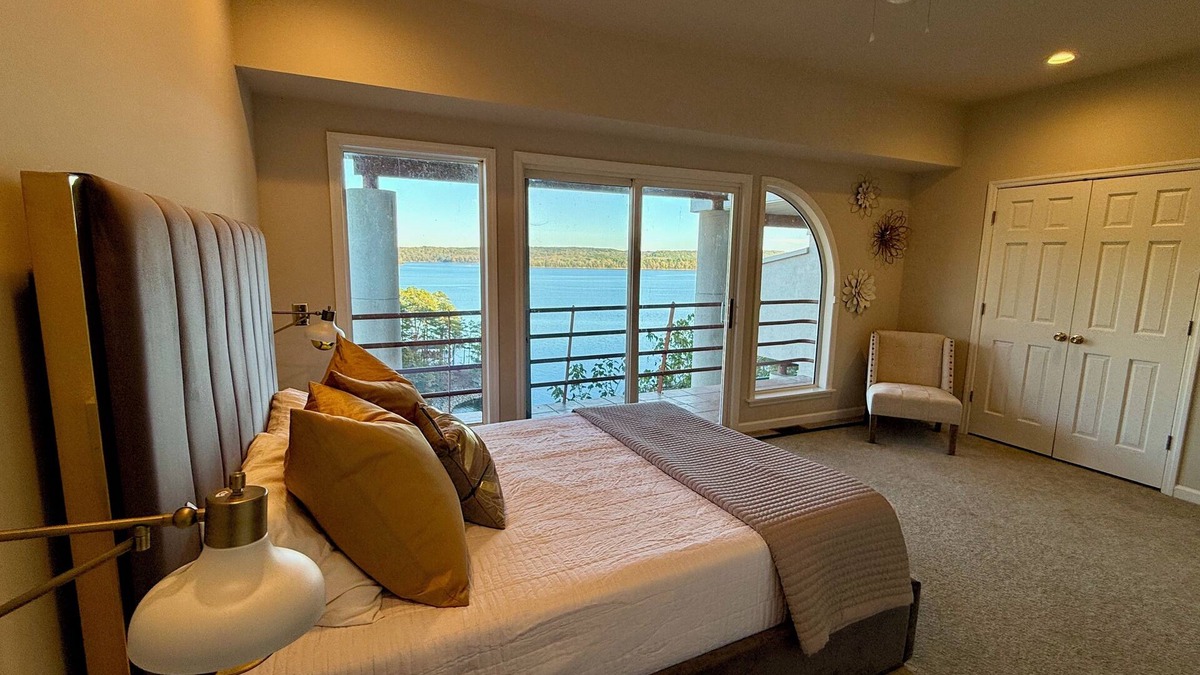 Counce House | Pickwick Lake front Estate - sensational views, Boat Slip & Pool sleeps 9