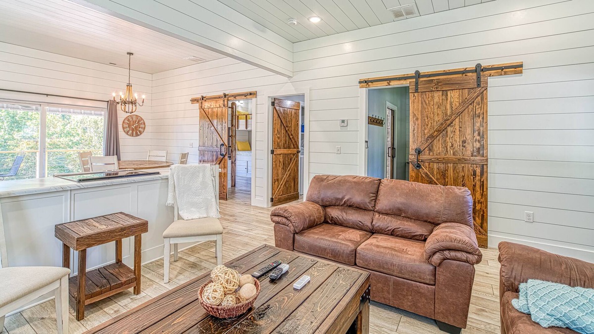 Waterloo House | Pickwick Lake Vacation Rental (Sleeps 8-10) 3 BR,2 bath
