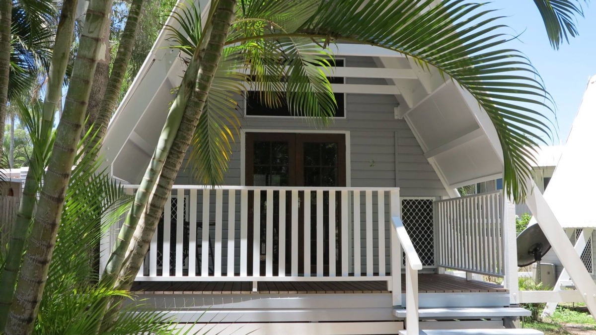 Picnic Bay Ski Chalet | Picnic Bay Chalet Unit 2 - Charming island escape just 150m from Picnic Bay beachfront
