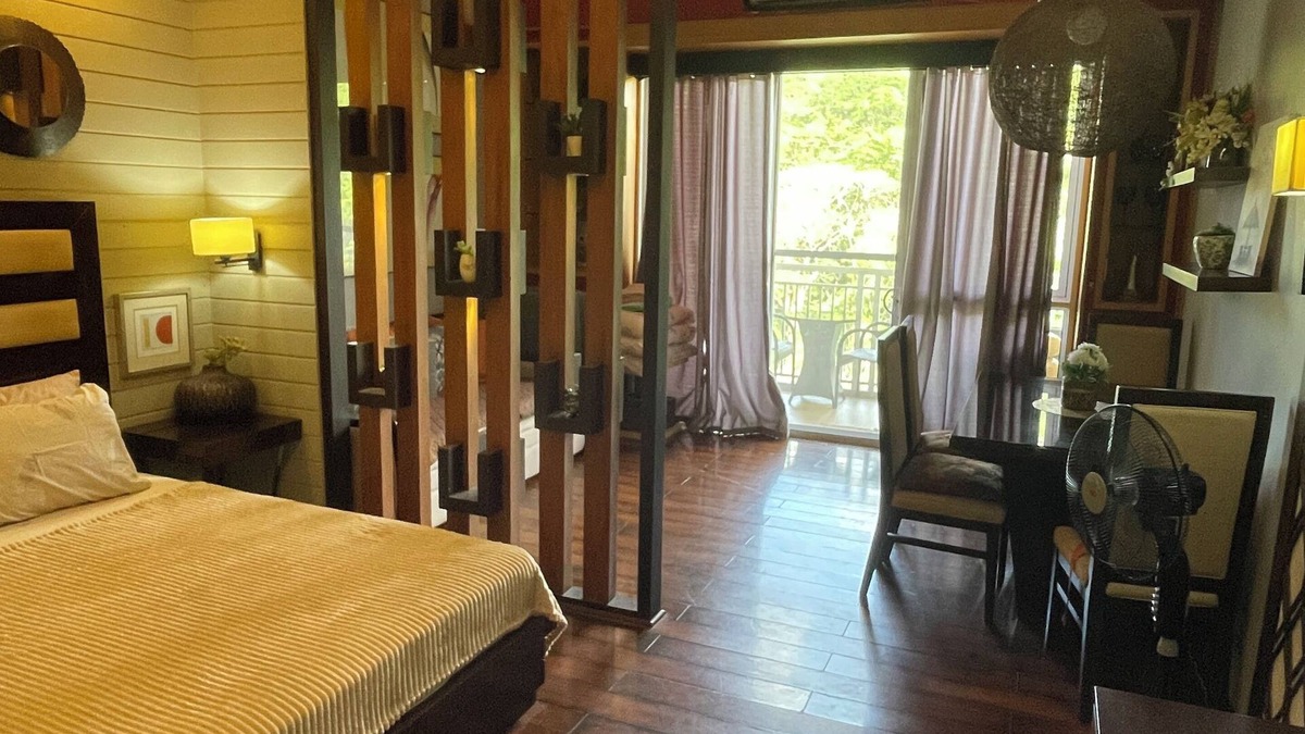 Metro Luzon Urban Beltway Condo | Pico De Loro beach, Miranda B Condotel Rental with Wifi