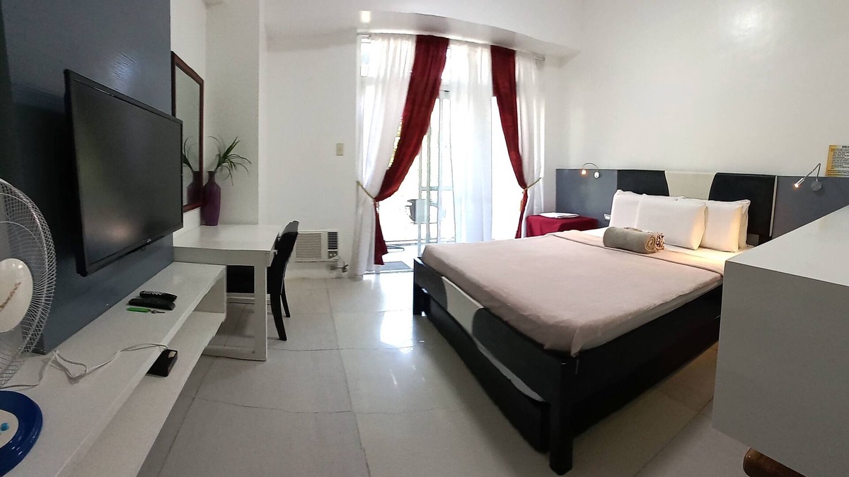 Nasugbu Apartment | Pico de Loro Cove at Hamilo Coast, Beach & Country Club, beachfront condo - B