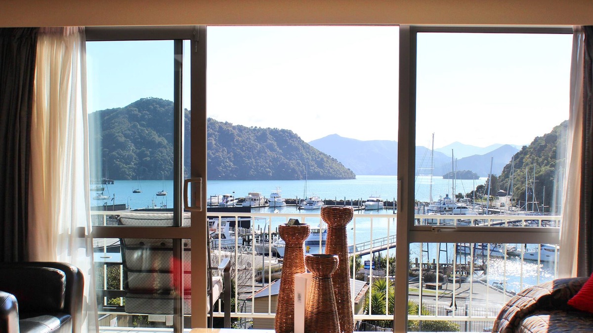 Picton Hotel | Picton Beachcomber Inn