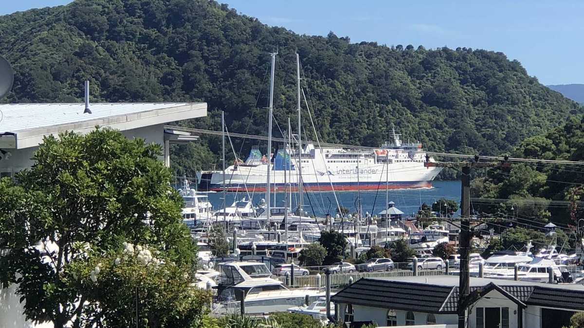 Picton House | Picton~marina views large 2 storey 5 bedroom short stroll to town and foreshore