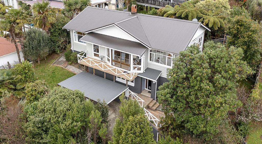 Picton House | Picton Stay in Charming Vibes