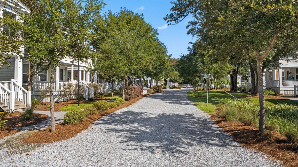 Ocean Springs Cottage | Picture book community in Downtown