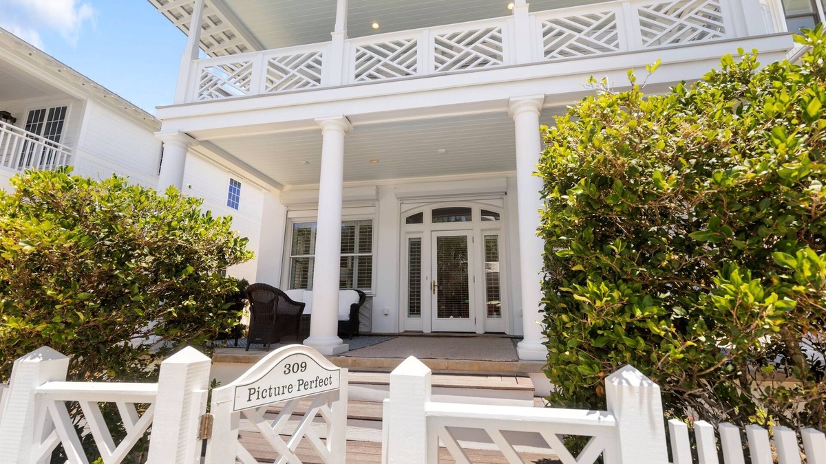 Sunnyside House | Picture Perfect! Carillons Hidden Gem.3BR, sleeps 6-8, Almost Beachfront.