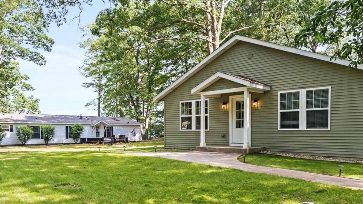 Pullman House | Picture Perfect Dual Home on the Lake
