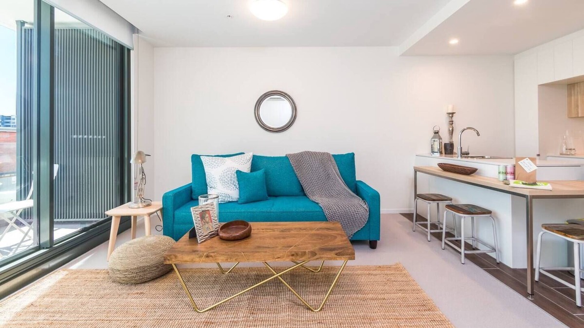 Hamilton Apartment | Picture Perfect Hamilton Footsteps to Harbour