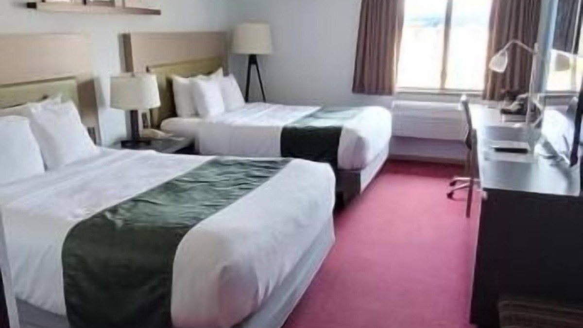 Munising Hotel | Pictured Rocks Inn & Suites