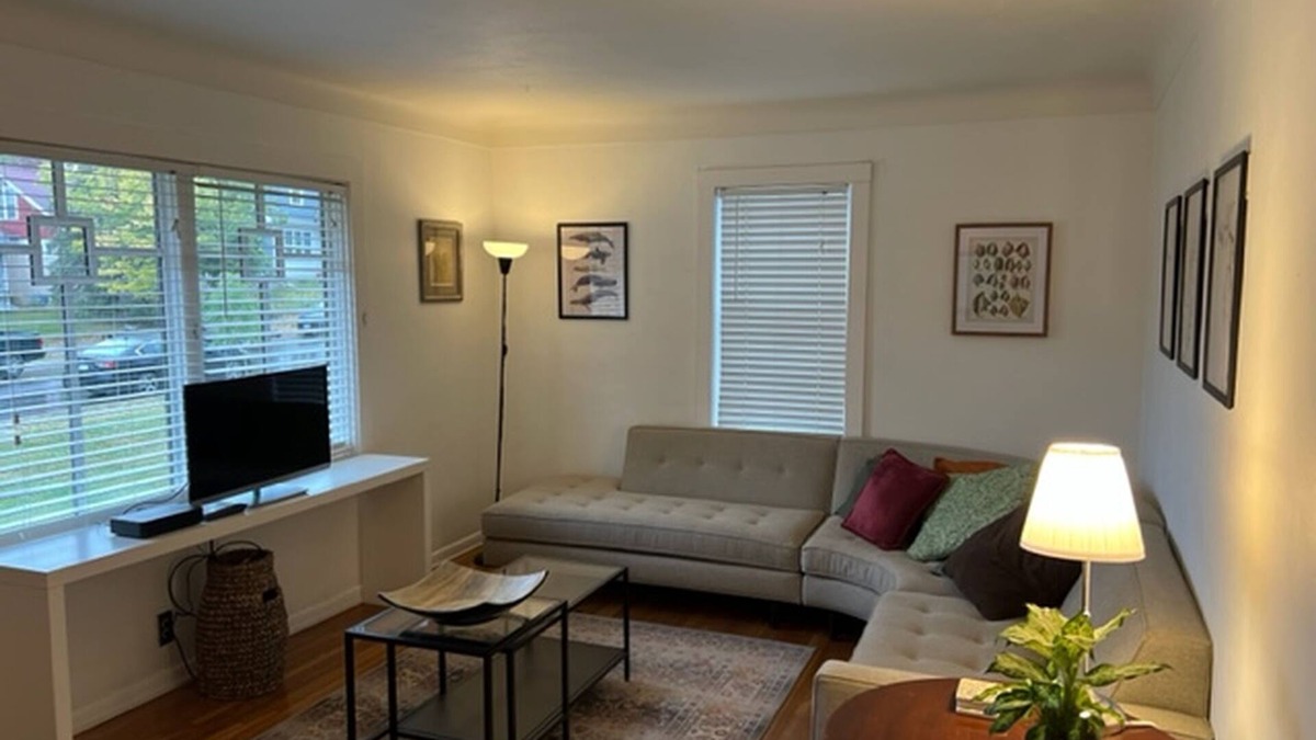 Highland House | Picturesque 3BR Home 5 miles from St Paul Airport!