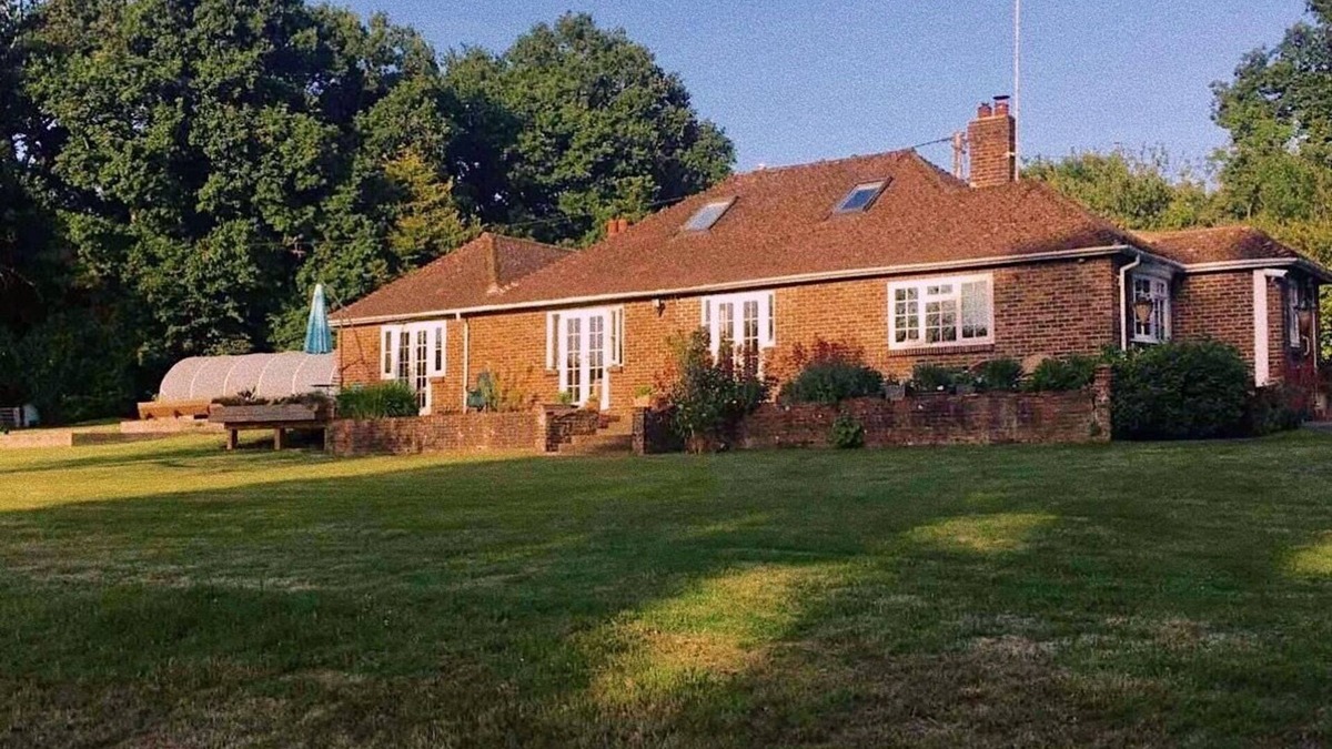 Southwater House | Picturesque Annexe in 3 acres of countryside.