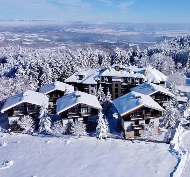 Maritsa Apartment | Picturesque Apartment in beautiful setting surrounded by Mountain and Ski Slope Views