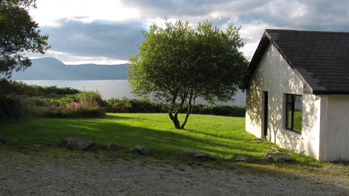 Durrus House | Picturesque, Cozy Stay on Bantry Bay, Access to Private Beach
