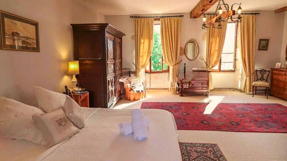 Pellegrue House | Picturesque Family/Golf Oasis: Pool, Snooker, View