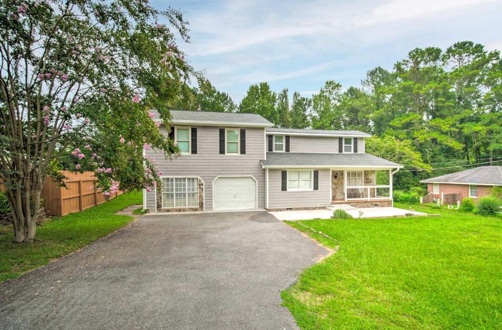 Kennesaw House | Picturesque Kennesaw Home with Private Backyard