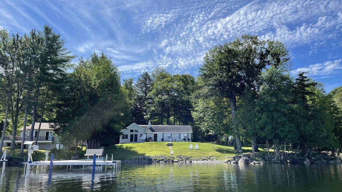Sidney House | Picturesque Lakefront Retreat in Belgrade Lakes