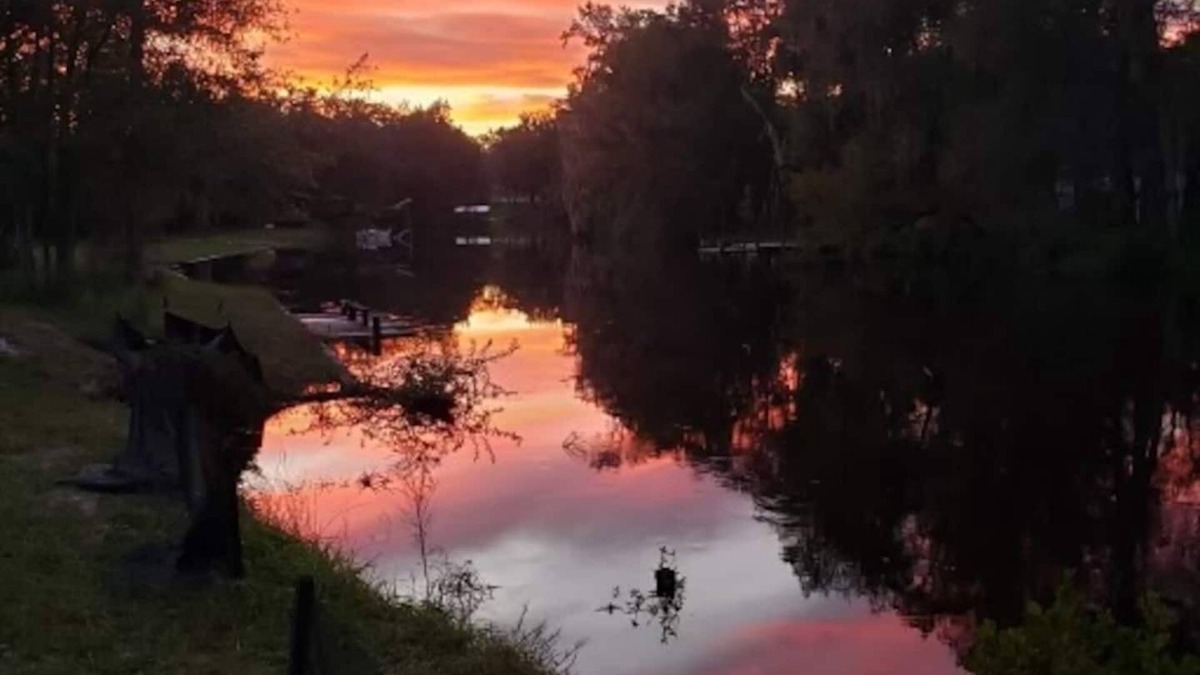 Middleburg House | Picturesque Middleburg Creek-view Vacation Home!