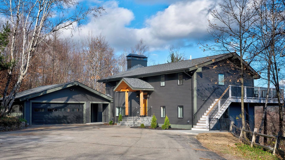 Birch Hill House | Picturesque mountain retreat w/Amazing views, Movie Thtr, Golfsim, Sauna & HT