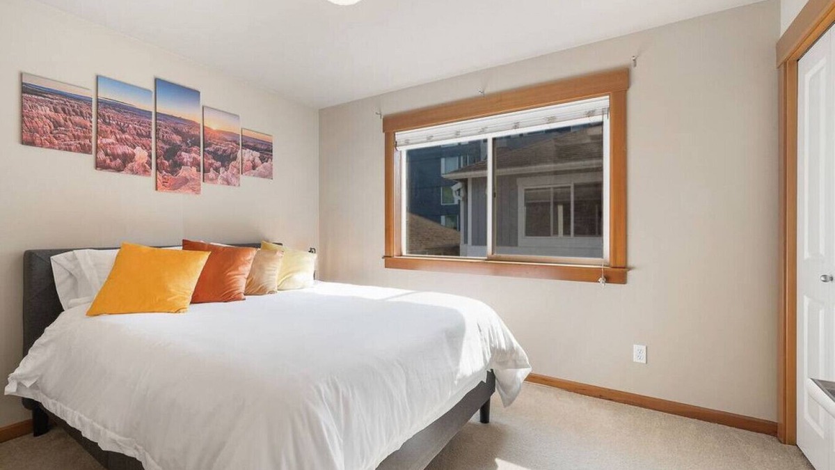 Atlantic House | Picturesque & Quiet ~ 10mins to Downtown ~ Parking