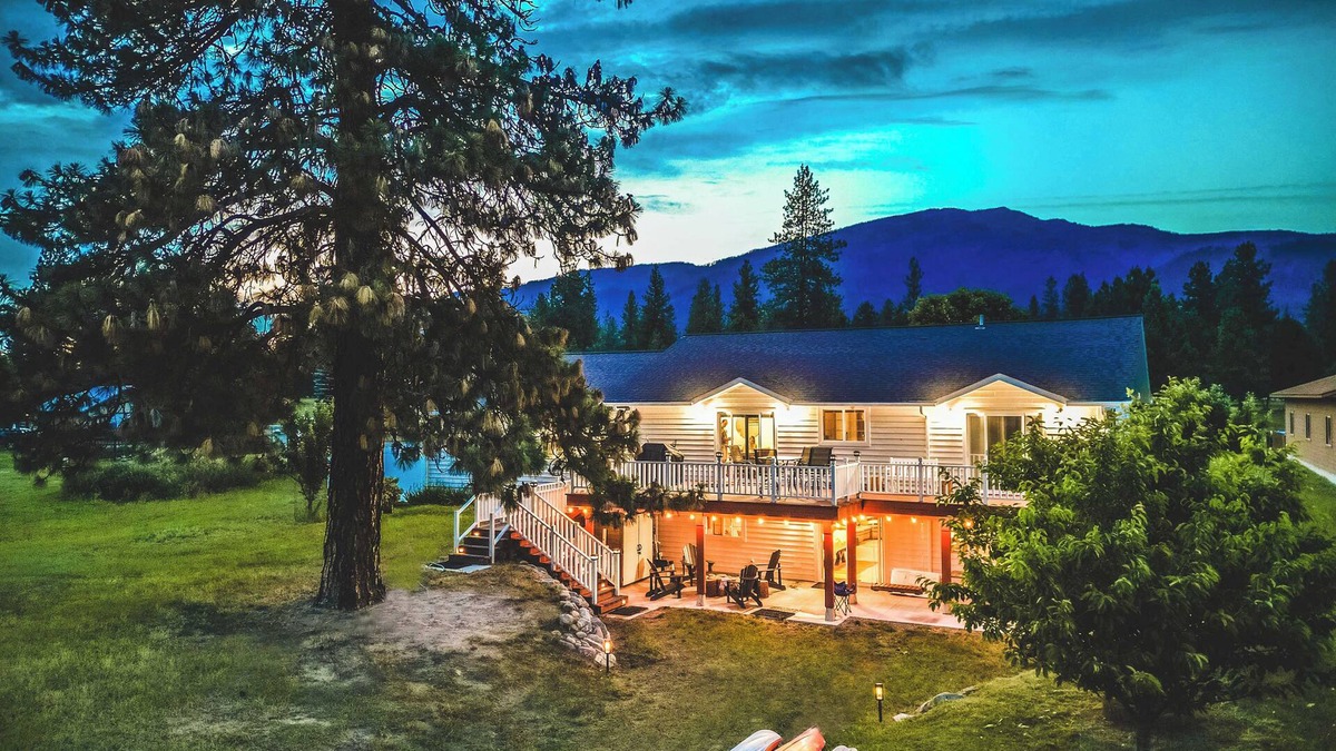 Thompson Falls House | Picturesque Riverfront Getaway with Striking Views
