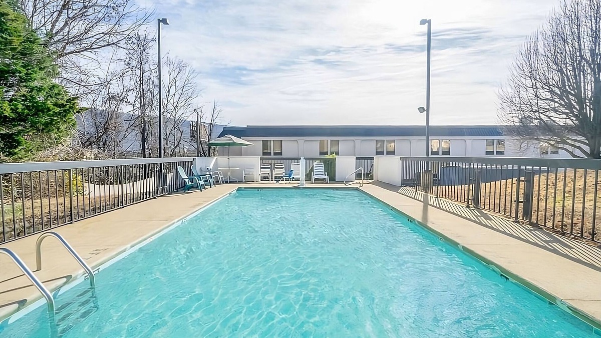 Lookout Valley Neighborhood Association Hotel | Picturesque View! w/Free Parking & Outdoor Pool, Near Creative Discovery Museum