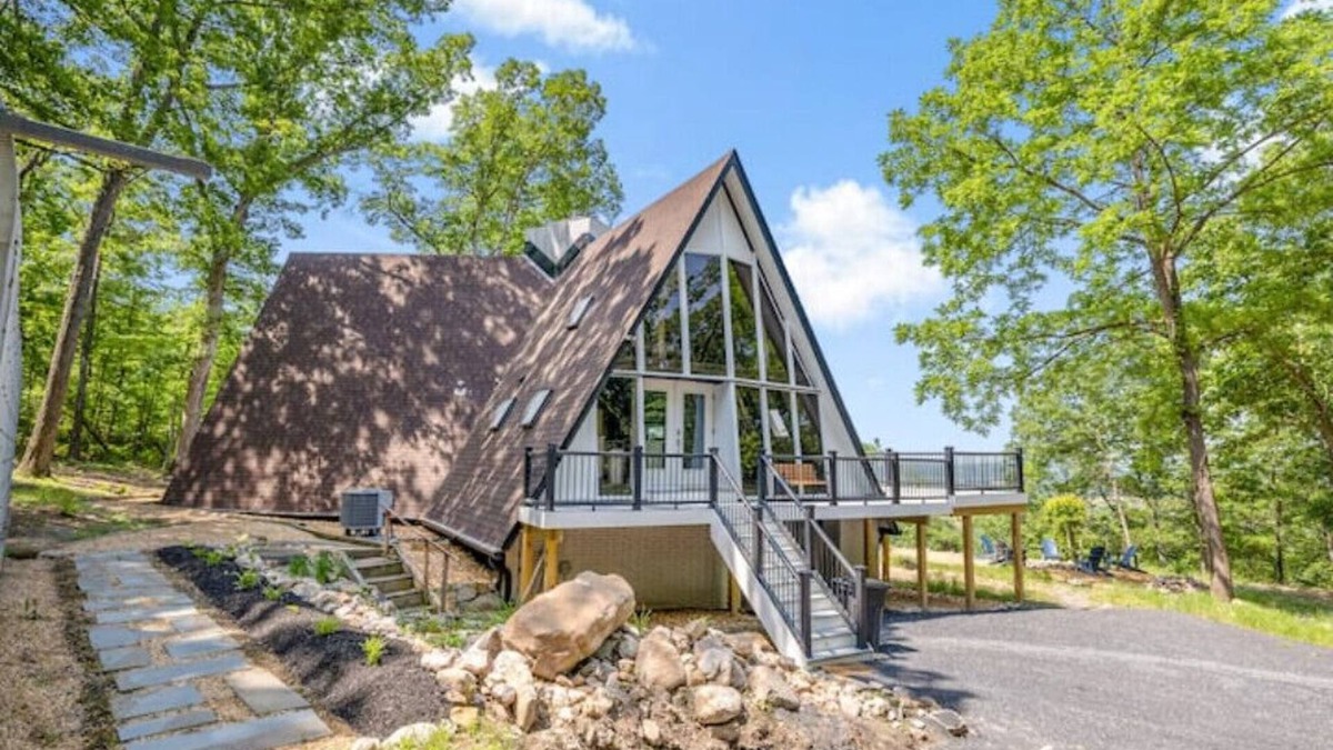 Maurertown Cabin | Picturesque views @ The Triple A-Frame