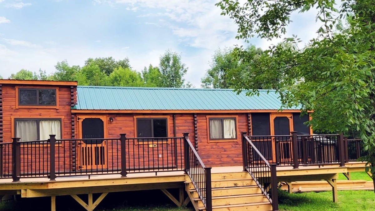 Hartwick Cabin | Picturesque Waterfront Log Cabin