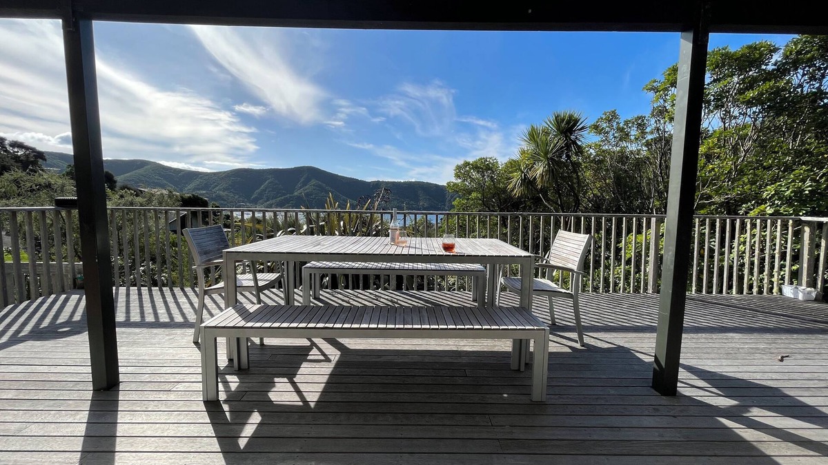 Waikawa Bay House | Picturesque Waikawa - Picton Holiday Home