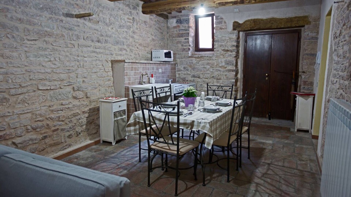 Acquacanina House | Pie 'del colle: holidays between "being and becoming"