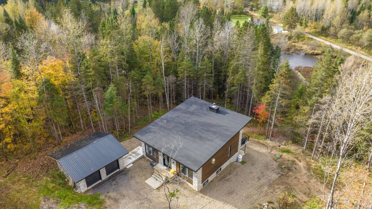 Saint-Jean-de-Matha Apartment | Piece Of Heaven |Hot Tub | 16 Guests |Pool Table