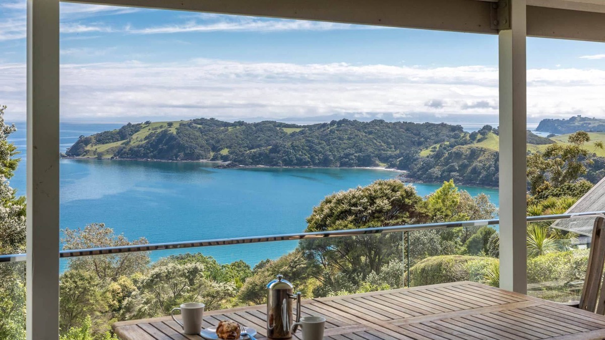 Waiheke Island House | PIEMELON BAY VIEWS | Coast & Country | WINTER DEAL - Stay for 3, Pay for 2