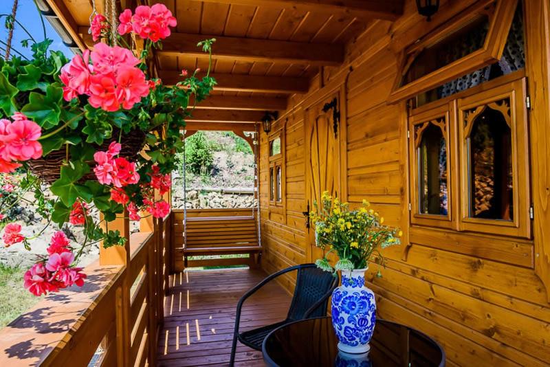 Kroscienko nad Dunajcem Ski Chalet | Pienińskie Herbarium dobre samopoczucie, wellness, mini zoo, poczujesz folklor Pienin