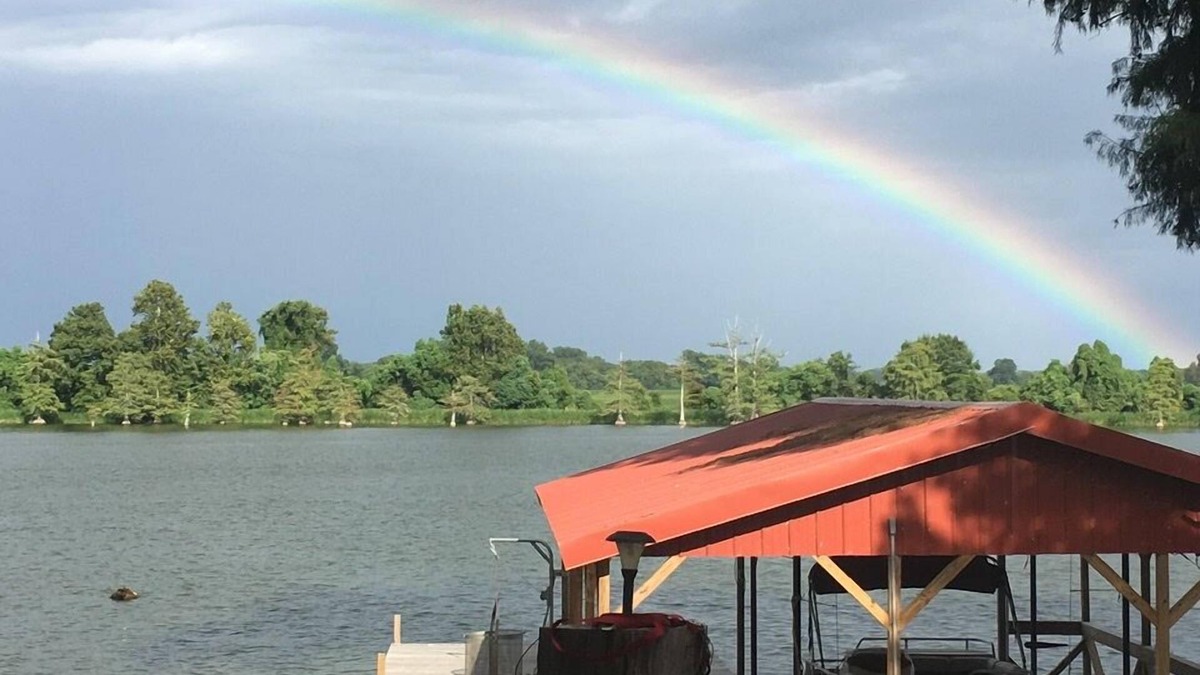 Ferriday House | PIER HAPPINESS on Lake Concordia Lakefront Rental!